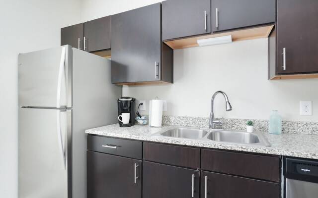Modern Downtown Apartments by Frontdesk