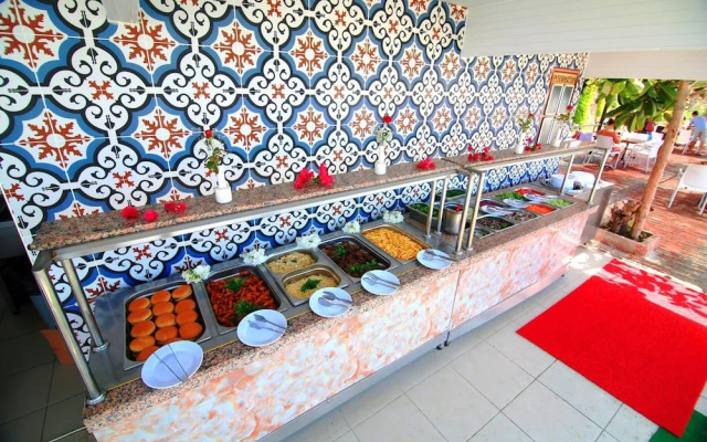 Klas More Beach Hotel