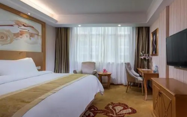 Vienna Hotel (Jieyang Rongcheng Jinxian Gate Tower)