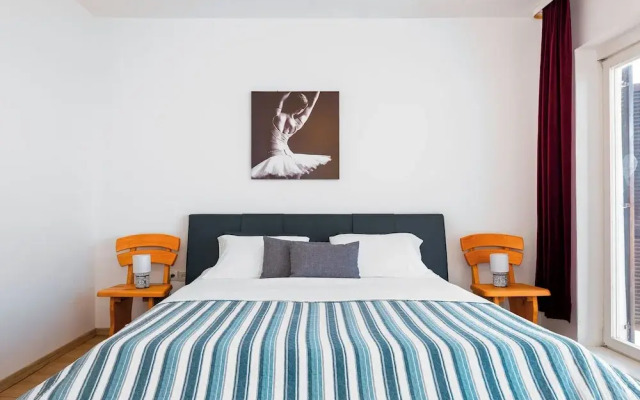 Spacious 2 Bedroom Apartment With Balcony
