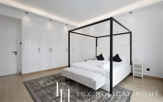 LUX The Serene Springs Villa