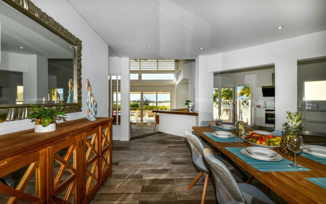 Ocean View! Fully Renovated Villa, Private Pool!