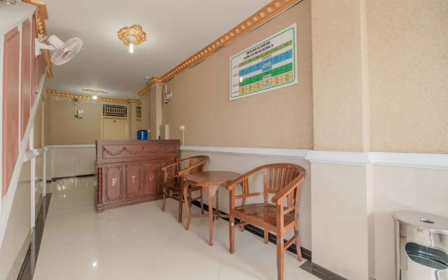 RedDoorz Plus Syariah near RSUP Dr. M. Djamil Padang