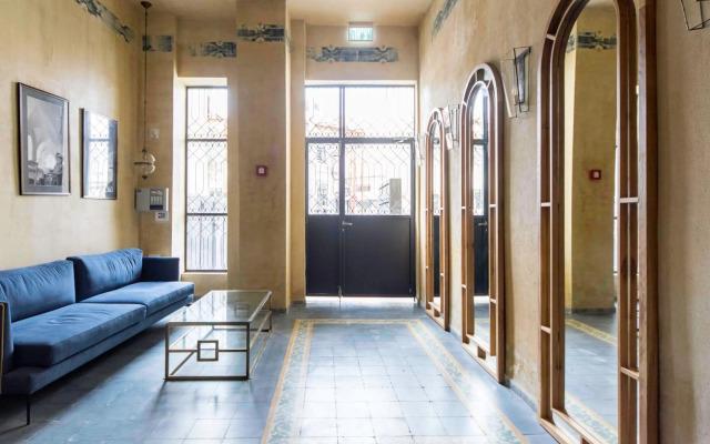 Walk to Beaches from an Arty New-Build Apartment