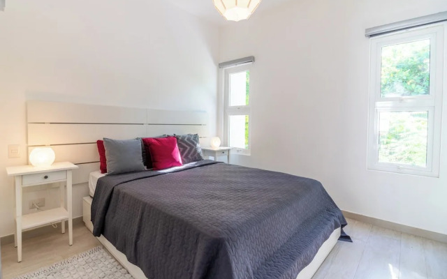 Modern 2BR Apartment - Paseo del Mar