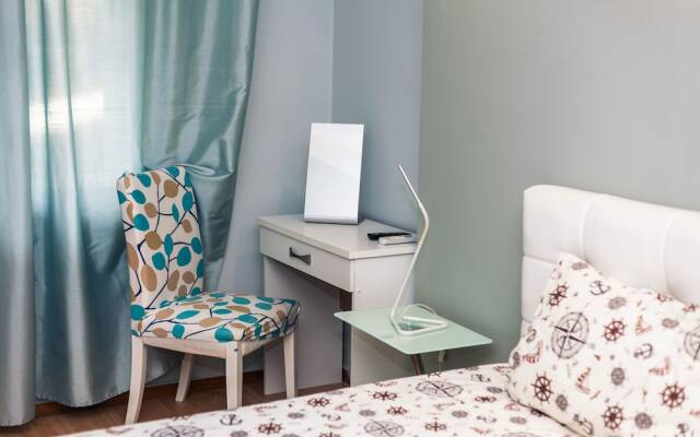City-Sea Fusion, Elegant Gem Minutes from the Beach