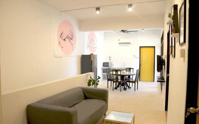 OYO HOME 90647 Mac Inn 94