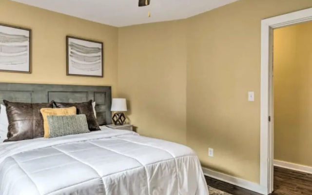 Urban Chic Townhome Near Downtown