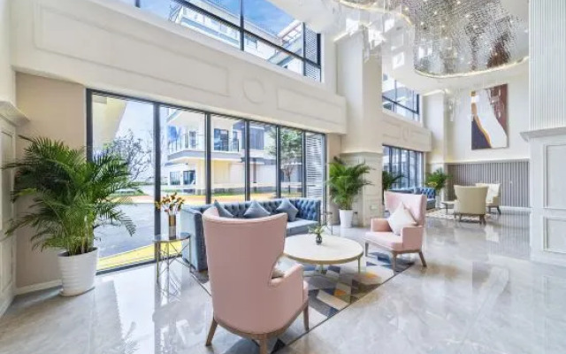 Qionghai Lake View Family Resort