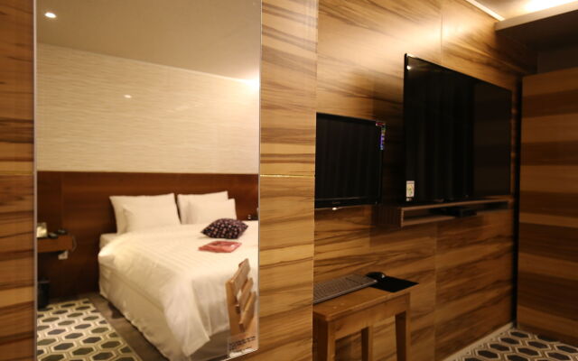 Lost City Z Hotel