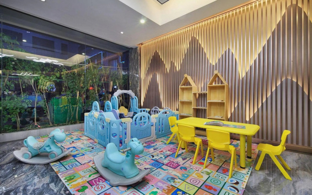 Wing Hotel Guilin - Central Square