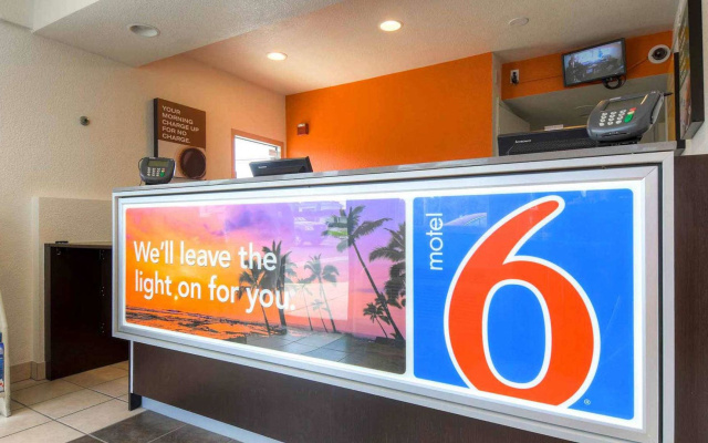 Motel 6 Costa Mesa, CA
