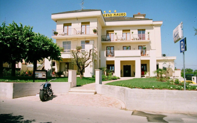 Hotel Arya by Mauro