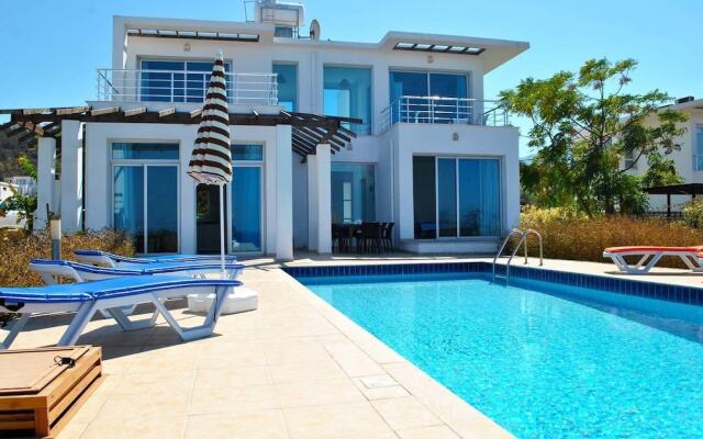 Villa Blue Horizon by Amy Villas