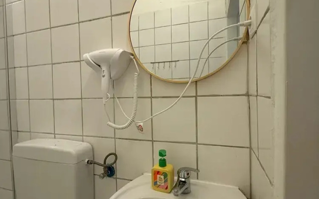 Modern 2BR Apt Steps from Westbahnhof