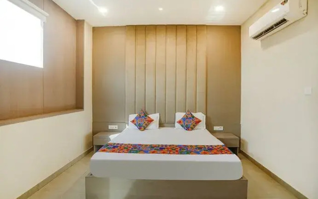 Fabhotel The Grand Suites