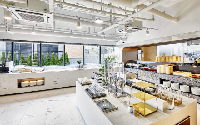 Shift Door Residence Hari