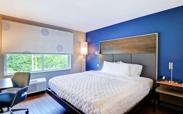 Tru by Hilton Middletown