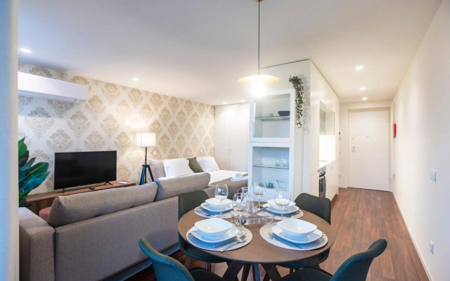 Bombarda Apartments by LovelyStay