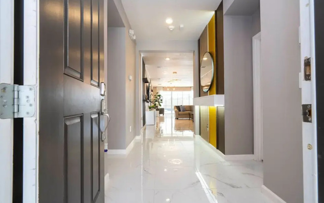 Stunning 15 Suites Close to Disney
