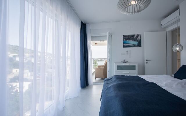 Villa Compass Luxury in a natural bay