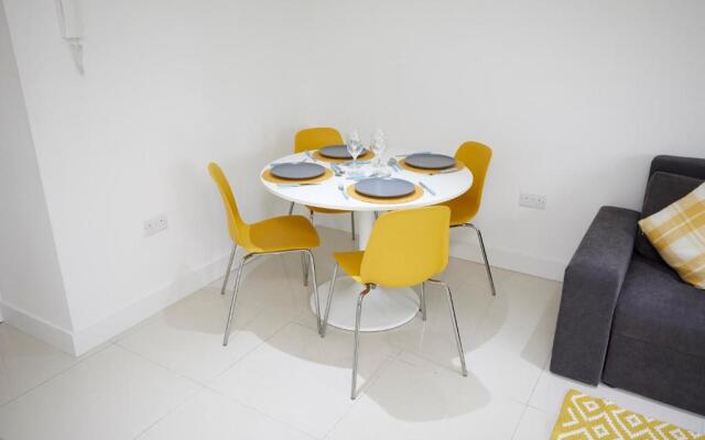 Spire View - 1 Bedroom, sleeps 4, parking Wifi