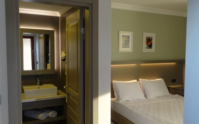 Hotel Pine Valley