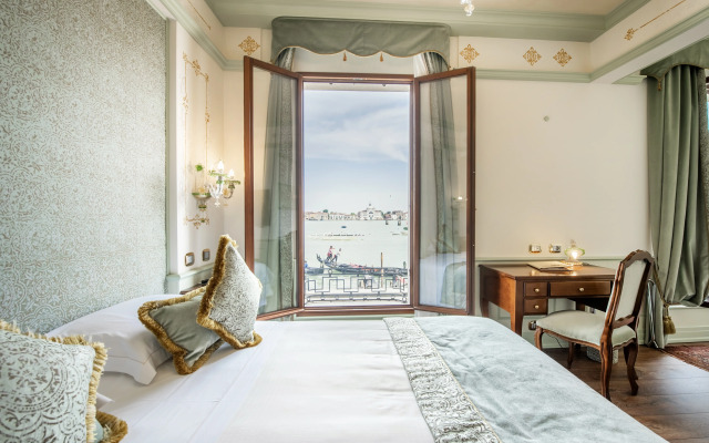 Monaco & Grand Canal Hotel