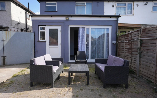 Westwick Gardens Retreat - 4 Bedroom House