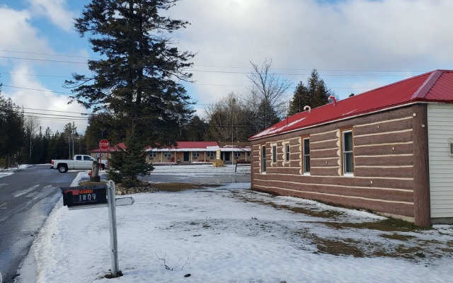 Birchwood Motel