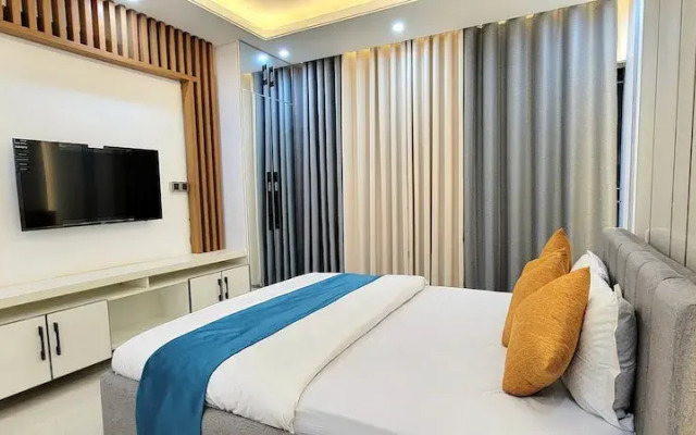 Luxurious 3-bhk Highly Secured & Close to Airport