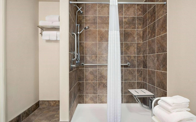 Holiday Inn Calais by IHG