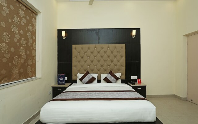 OYO 8983 Royal Inn