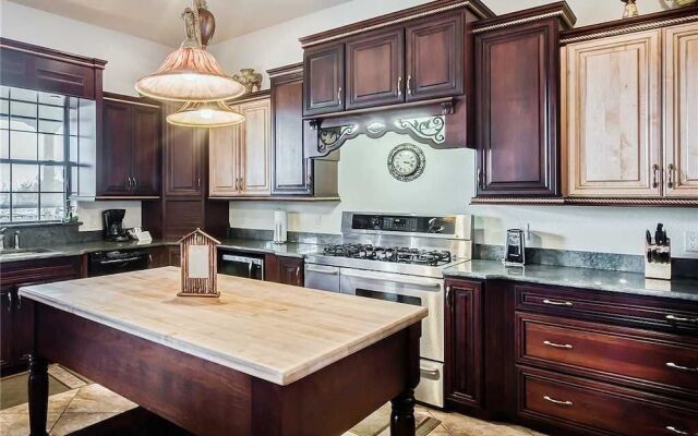 Alpine Village Lodge - Five Bedroom Cabin