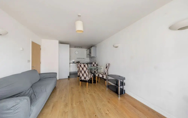 Cozy London Stratford Apartment With Gym