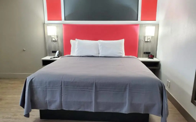 Seven Seas Inn & Suites