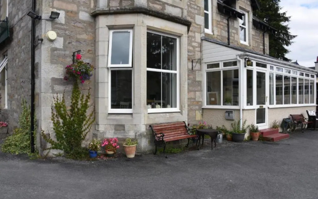Tigh-na-Cloich Hotel