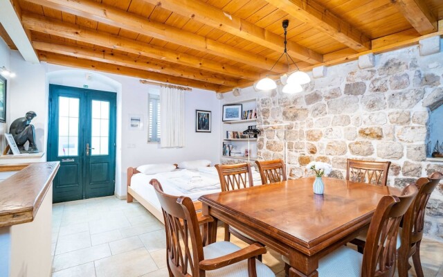 Studio Apartment Pupa