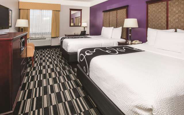 La Quinta Inn & Suites by Wyndham Dallas South-DeSoto