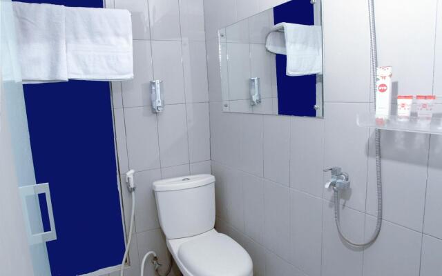 OYO 861 R Four Hotel