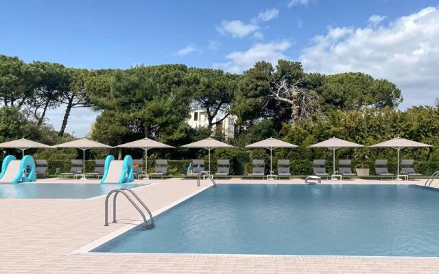 Eraora Hotel Village