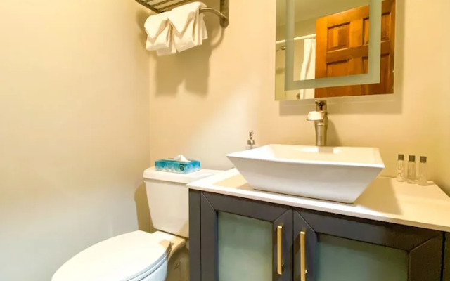 The Central Downtown Inn & Suites