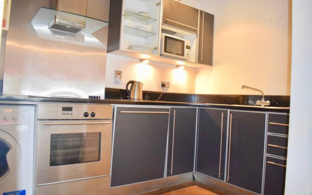 Modern Apartment in Silicon Docks With Balcony