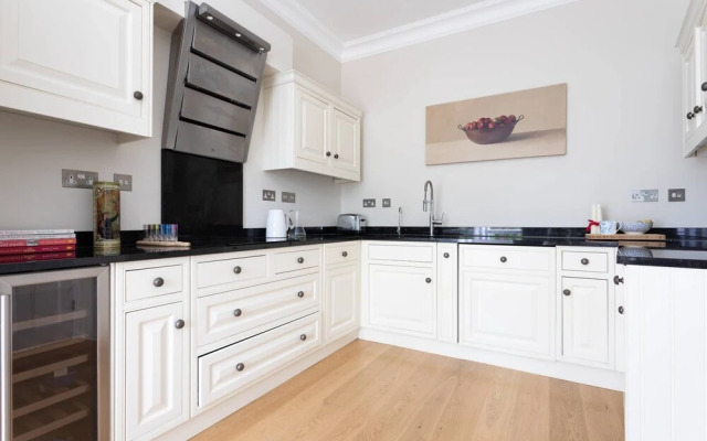 Egerton Gardens IX by Onefinestay