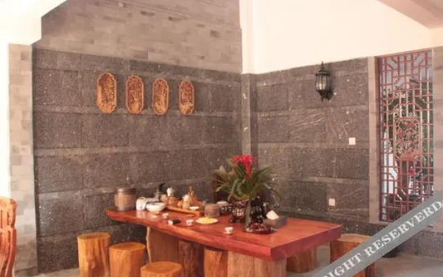 Rujia Huayi Select Hotel (Dali Yangbi County Cangshan West Road)