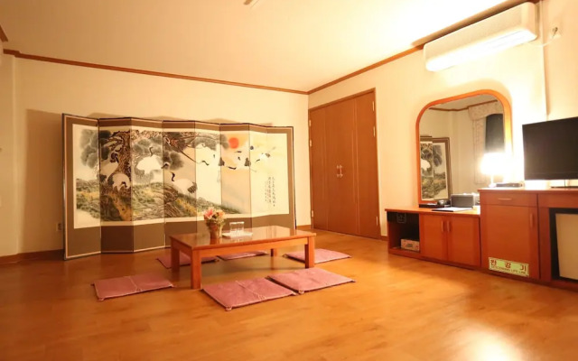 Munkyung Tourist Hotel
