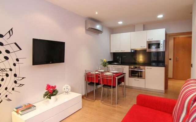 Fira Poble Bohemian 2 Bedroom 3Rd Floor Walk Up Rnu 68364