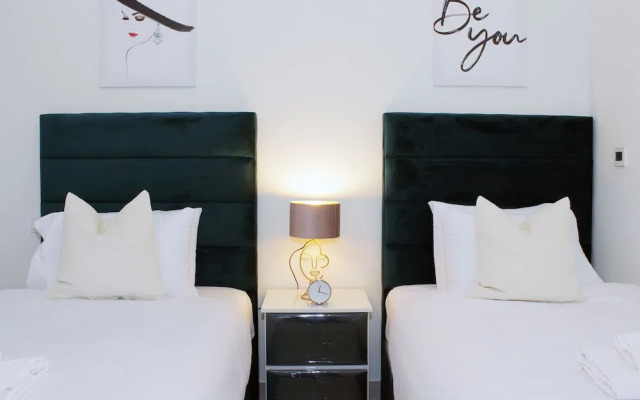 Luxury StayCation - Tranquil Retreat With Beautiful Park Views