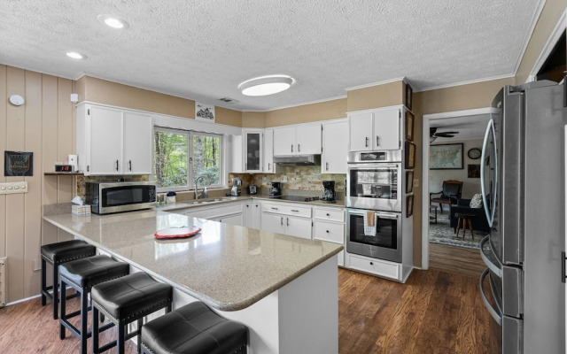 Cosby Mountain Lodge 4 Bedroom Home