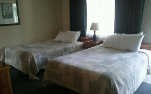Bishop Village Motel